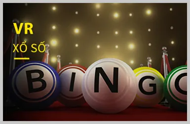Bàn chơi Blackjack trực tiếp với người chia bài đang chia bài